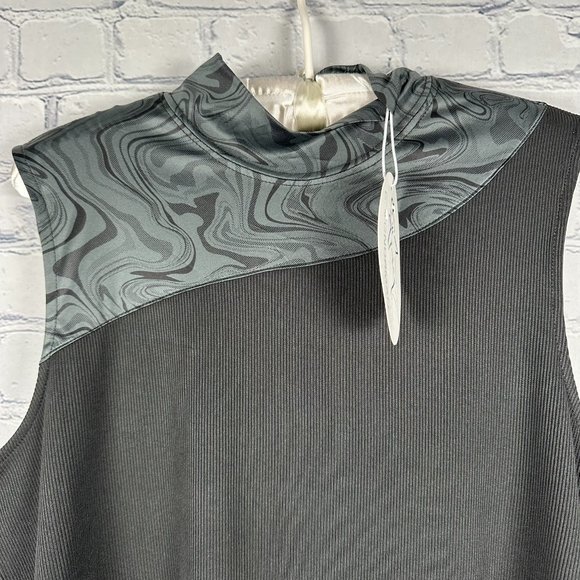 Greg Norman Women's Monica Sleeveless‎ Mock Golf Polo Top, Size Large, Black - Picture 5 of 9